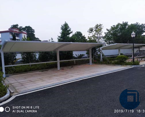 山西某小區(qū)電動(dòng)車沖電停車棚